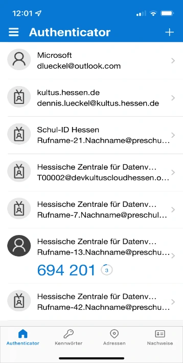 Microsoft Authenticator mit Startübersicht und Schaltfläche zum Hinzufügen eines Kontos.